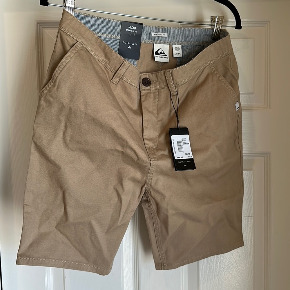 Men’s Quicksilver Khaki shorts new with tags